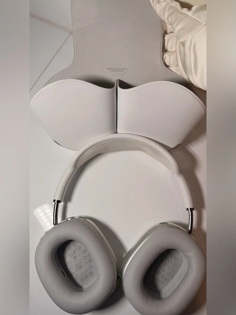Apple AirPods Max Silver + Smart Case + Protective Covers | Excellent Condition